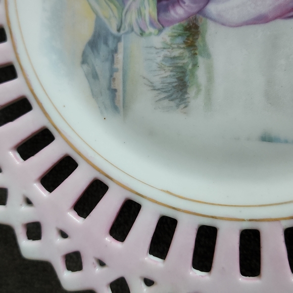 A Lattice Edge 7 " Plate with 2 Gold Circles of a Woman Gathering Holly - Picture 7 of 8